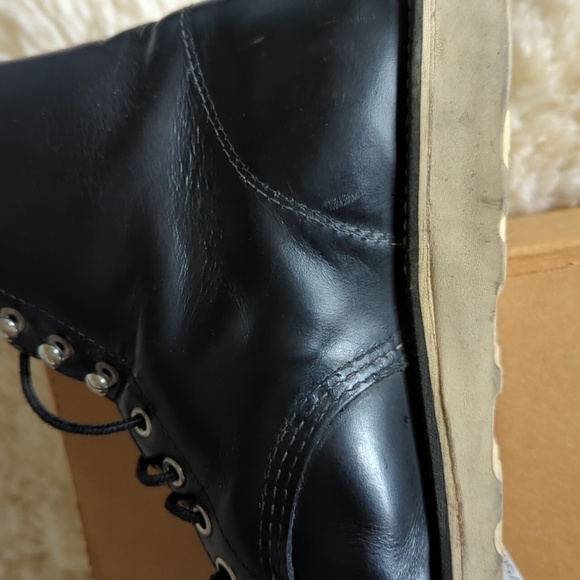 Red Wing 8165 Round Toe Heritage Boots - Picture 14 of 16